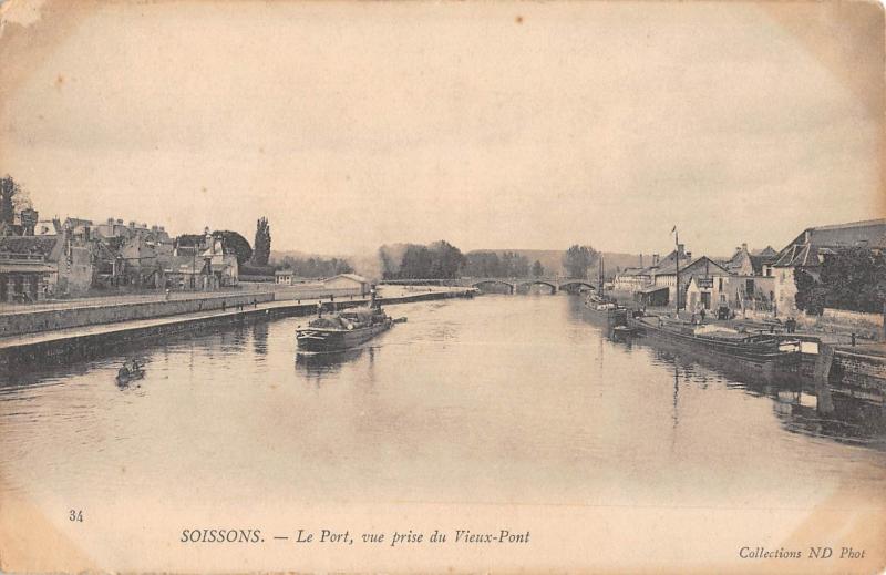 Carte postale ancienne Soissons - Le Port - Vue Prise Du Vieux Port à Soissons