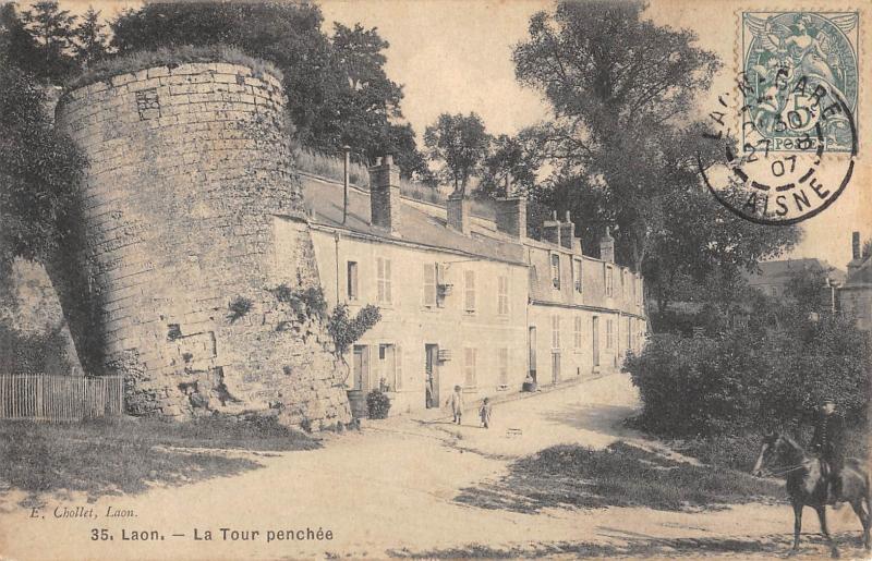 Carte postale ancienne Laon - La Tour Penchee à Laon