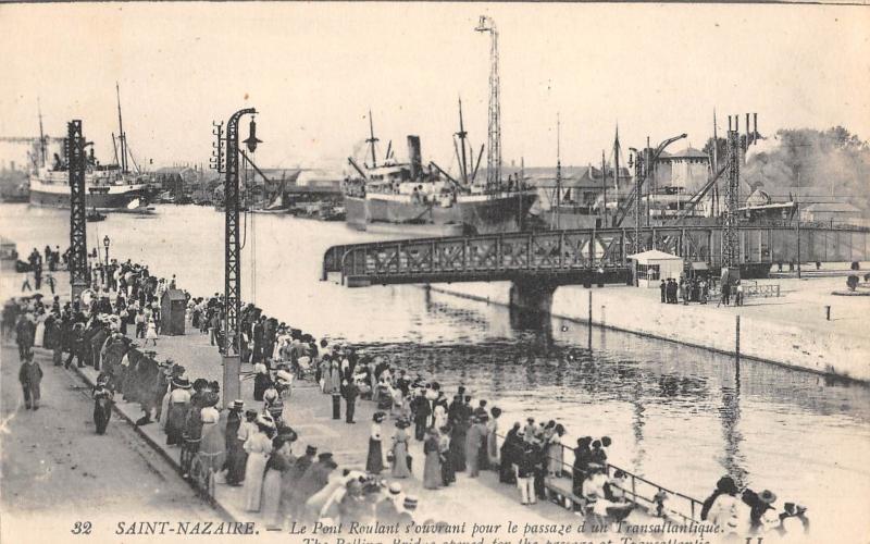 Carte postale ancienne Saint Nazaire - Le Pont Roulant S'Ouvrant Pour Le Passage D'Un Transatlan à Saint-Nazaire