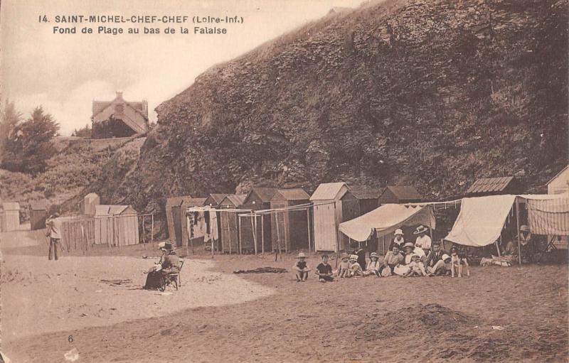 Carte postale ancienne Saint Michel Chef Chef - Fond De La Plage Au Bas De La Falaise à Saint-Michel-Chef-Chef
