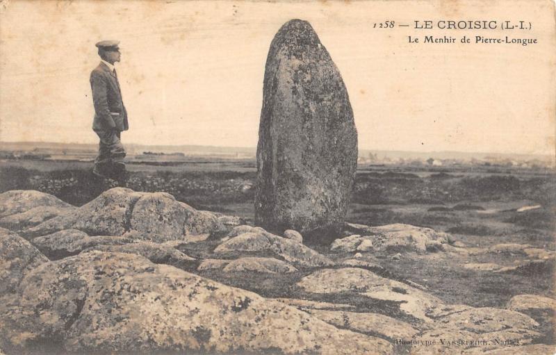 Carte postale ancienne Le Croisic - Menhir De Pierre Longue au Croisic