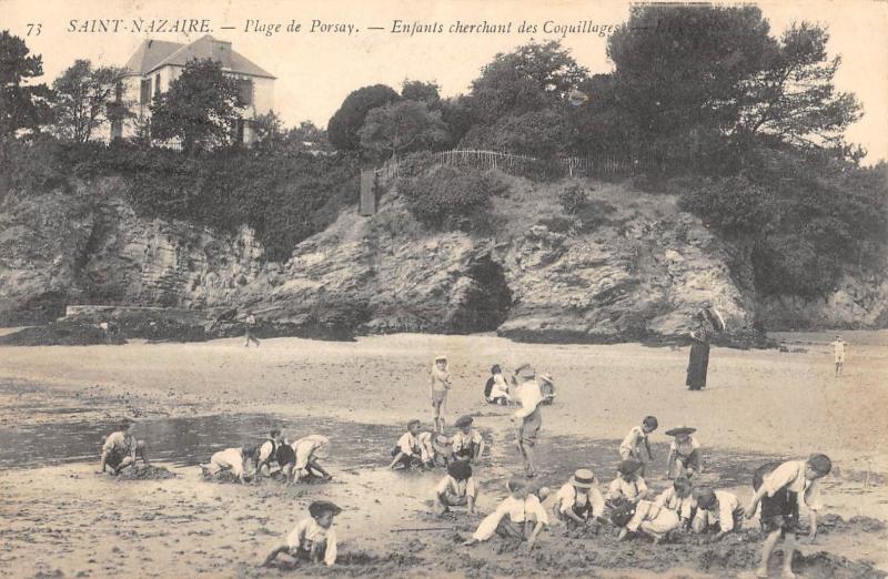 Carte postale ancienne Saint Nazaire - Plage De Porsay - Enfants Cherchant Des Coquillages à Saint-Nazaire
