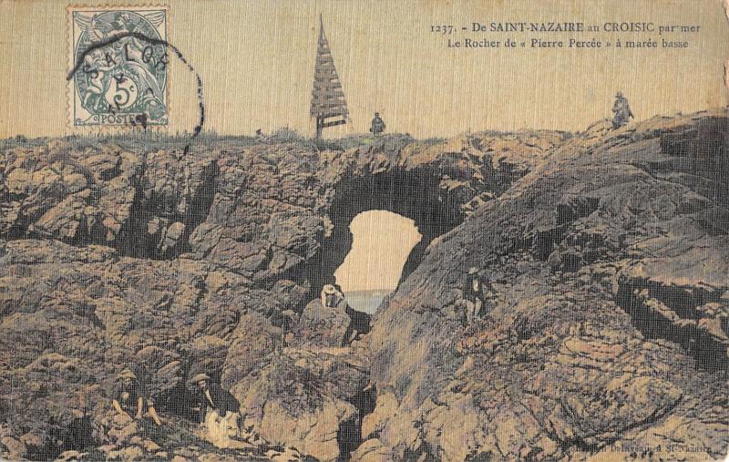 Carte postale ancienne De Saint Nazaire Au Croisic - Le Rocher De Pierre Percee - Cpa Toilee à Saint-Nazaire