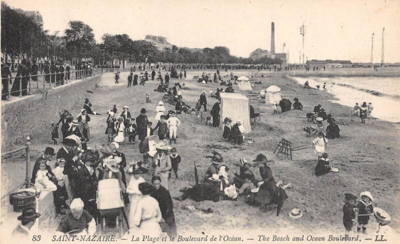 Carte postale ancienne Saint Nazaire - La Plage Et Le Boulevard De L'Ocean à Saint-Nazaire