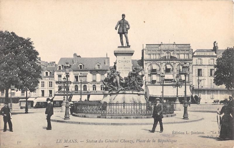 Carte postale ancienne Le Mans - Statue General Chanzy - Place De La Republique au Mans