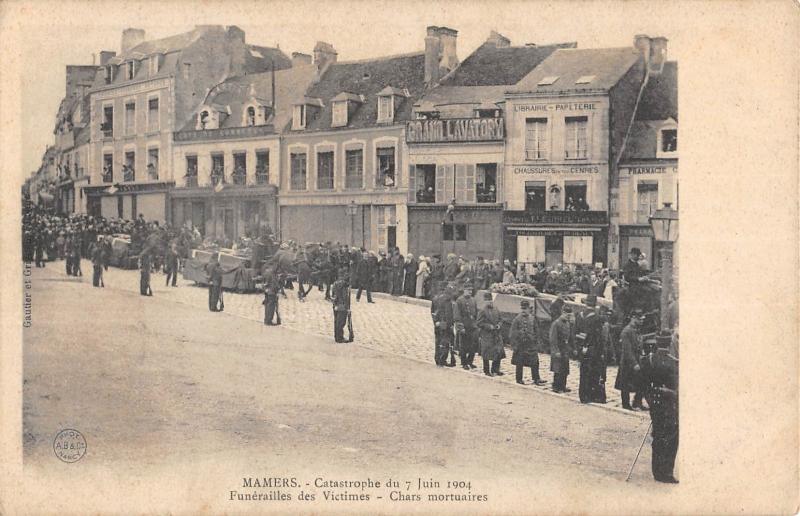 Carte postale ancienne Mamers - Catastrophe Du 7 Juin 1904 - Funerailles - Chars Mortuaires à Mamers