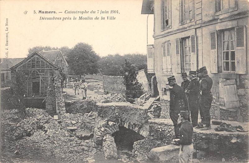 Carte postale ancienne Mamers - Catastrophe Du 7 Juin 1904 - Decombres Pres Le Moulin De La Vill à Mamers