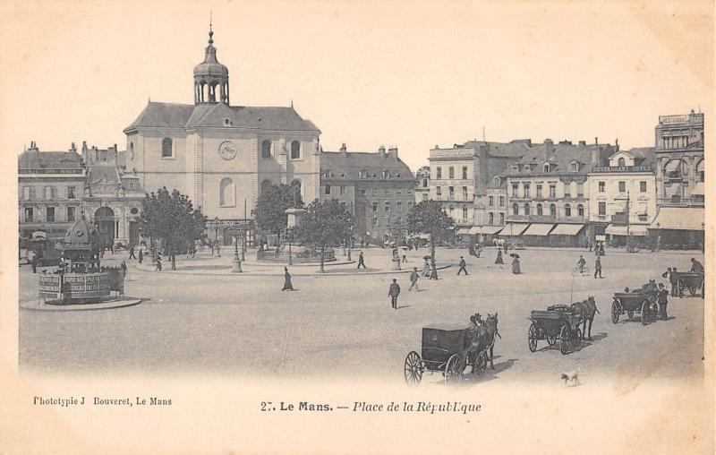 Carte postale ancienne Le Mans - Place De La Republique au Mans