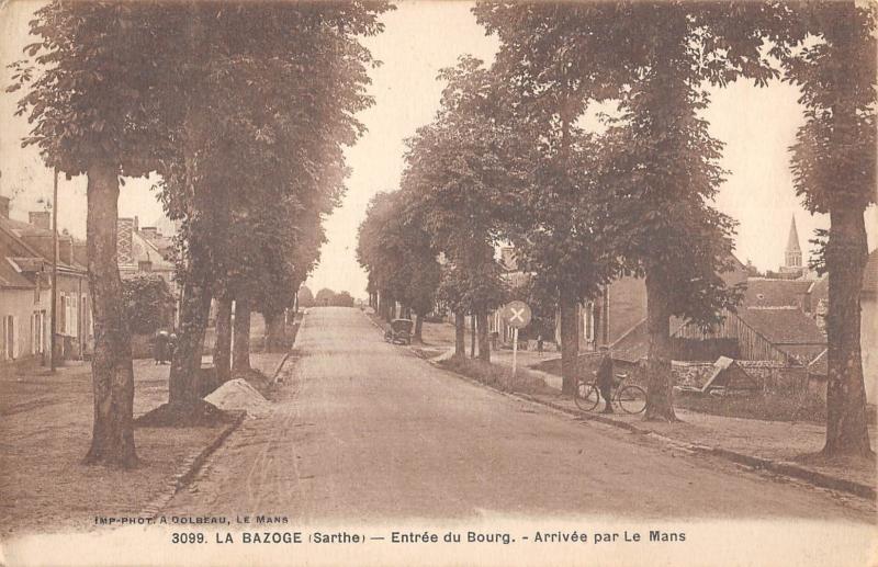 Carte postale ancienne La Bazoge - Entree Du Bourg - Arrivee Par Le Mans à La Bazoge