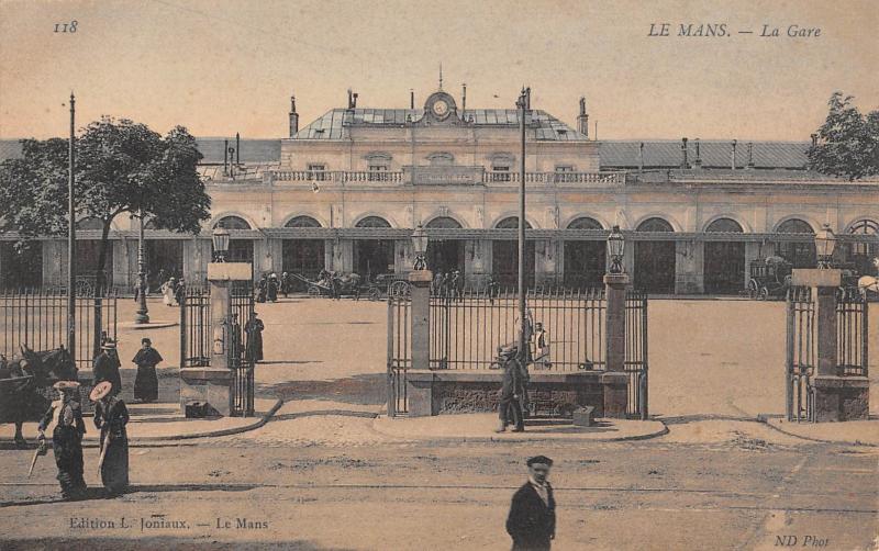 Carte postale ancienne Le Mans - La Gare au Mans