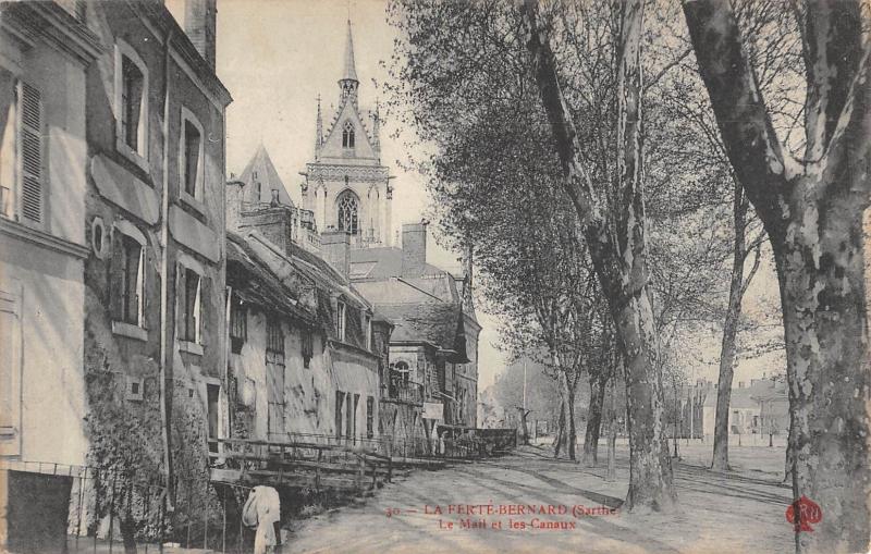 Carte postale ancienne La Ferte Bernard - Le Mail Et Les Canaux