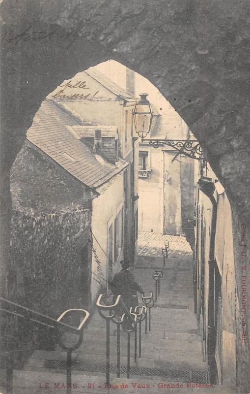 Carte postale ancienne Le Mans - Rue De Vaux - Grande Poterne au Mans