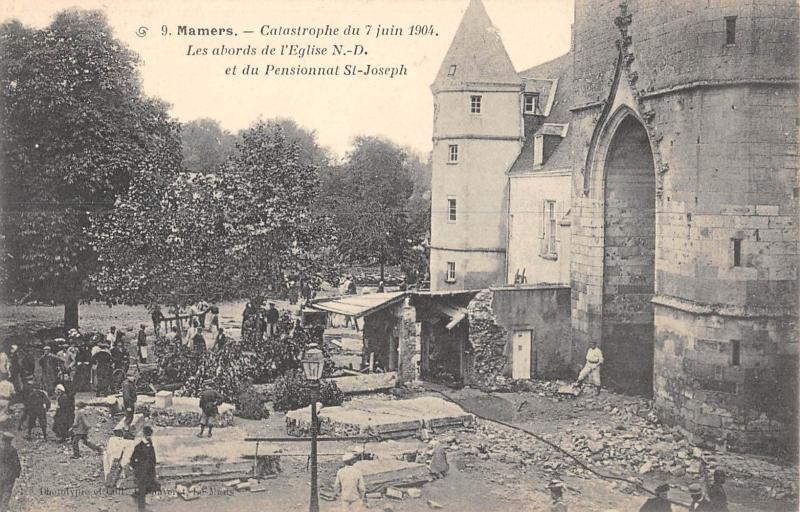 Carte postale ancienne Mamers - Catastrophe Du 7 Juin 1904 - Abords De L'Eglise Et Du Pensionnat à Mamers