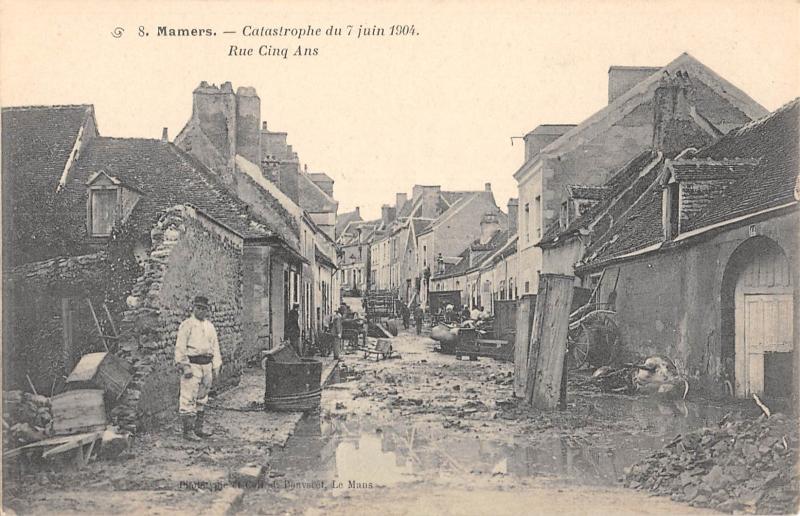 Carte postale ancienne Mamers - Catastrophe Du 7 Juin 1904 - Rue Cinq Ans à Mamers