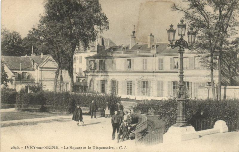 Carte postale ancienne Ivry sur Seine-Le Square et le Dispensaire à Ivry-sur-Seine