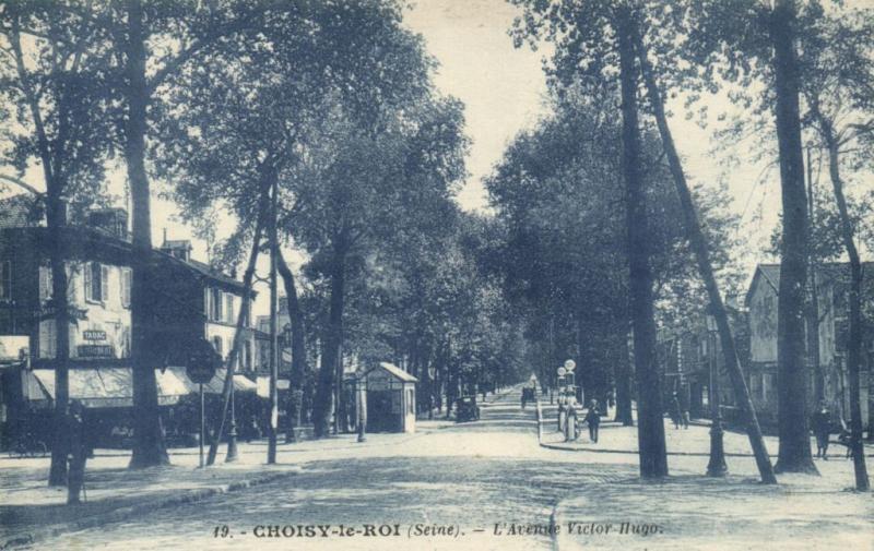 Carte postale ancienne Choisy le Roi-L'Avenue Victor Hugo à Choisy-le-Roi