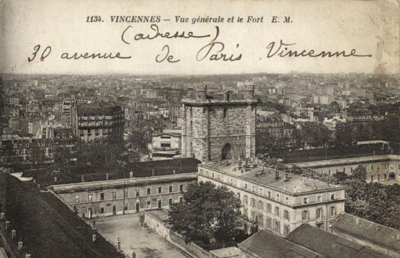 Carte postale ancienne Vincennes-Vue générale et le Fort à Vincennes