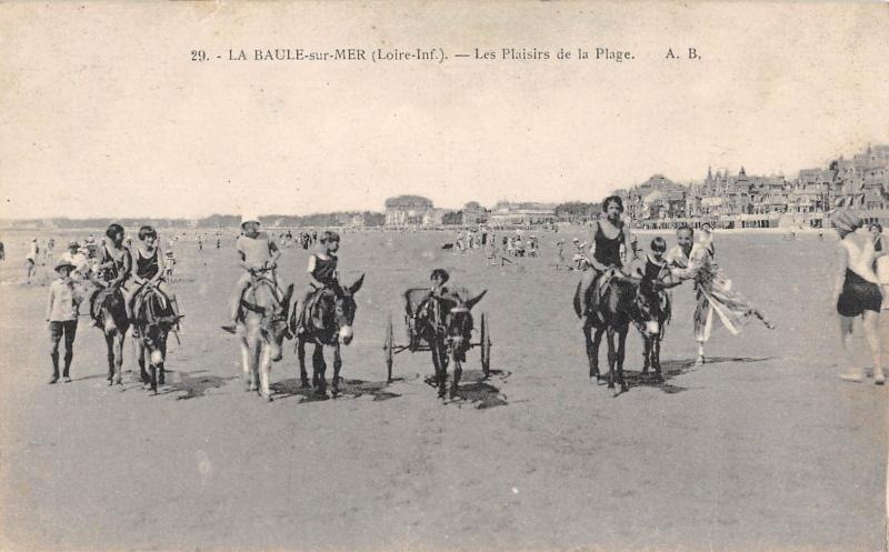 Carte postale ancienne La Baule Sur Mer - Les Plaisirs De La Plage