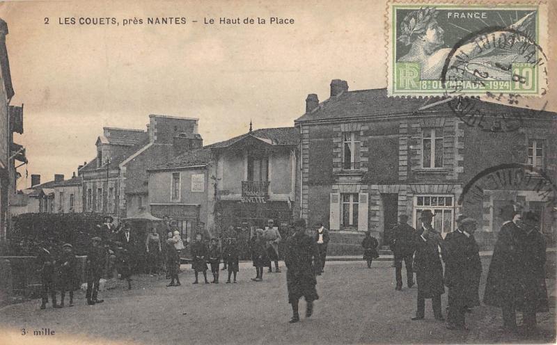 Carte postale ancienne Les Couets - Pres Nantes - Le Haut De La Place à Nantes