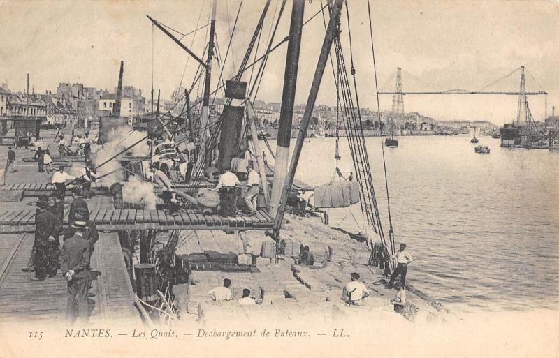 Carte postale ancienne Nantes - Les Quais - Dechargement De Bateaux à Nantes