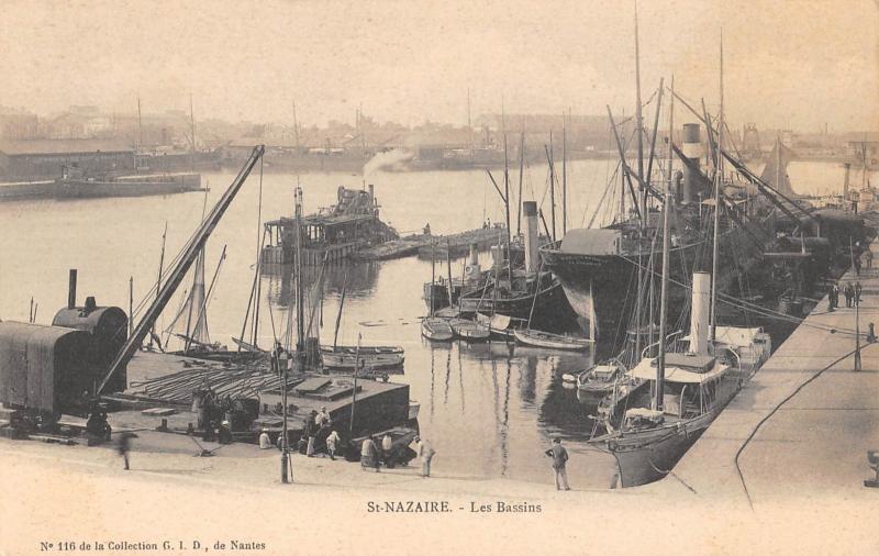 Carte postale ancienne Saint Nazaire - Les Bassins à Saint-Nazaire