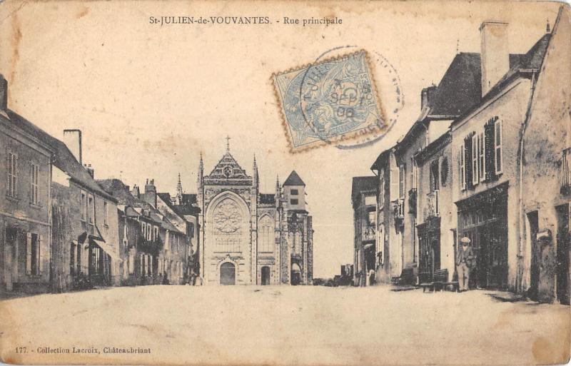 Carte postale ancienne Saint Julien De Vouvantes - Rue Principale à Saint-Julien-de-Vouvantes