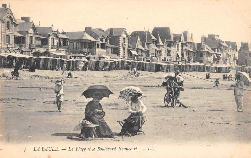 Carte postale ancienne La Baule - La Plage Et Le Boulevard Hennecart