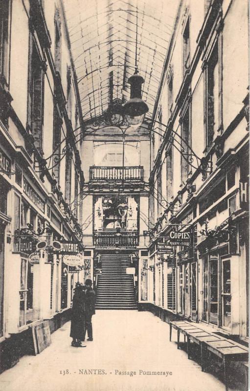 Carte postale ancienne Nantes - Passage Pommeraye à Nantes