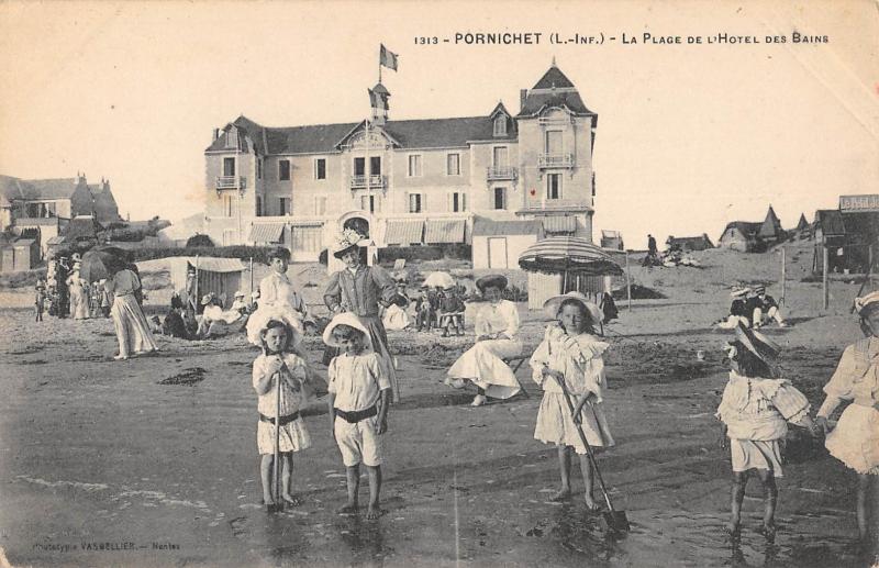 Carte postale ancienne Pornichet - La Plage De L'Hotel Des Bains à Pornichet