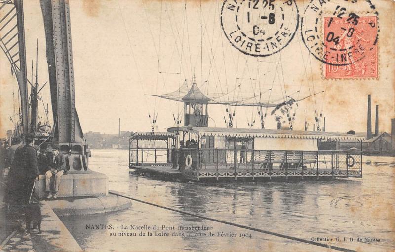Carte postale ancienne Nantes - Nacelle Du Pont Transbordeur - Niveau Loire - Crue Fevrier 1904 à Nantes