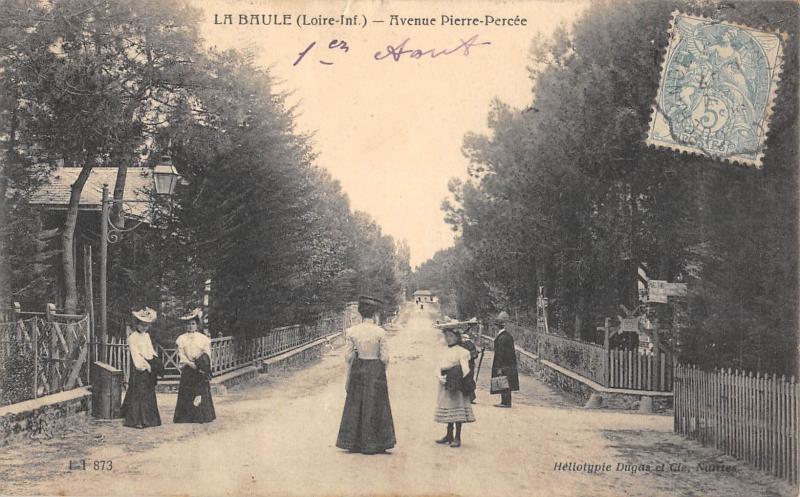 Carte postale ancienne La Baule - Avenue Pierre Percee