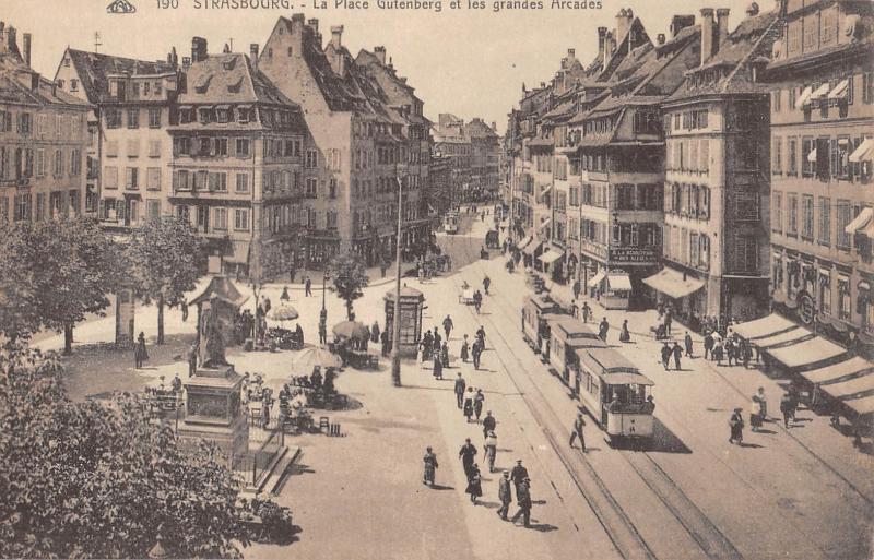 Carte postale ancienne Strasbourg - Place Gutemberg Et Les Grandes Arcades à Strasbourg