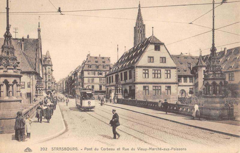 Carte postale ancienne Strasbourg - Pont Du Corbeau Et Rue Du Vieux Marche Aux Poissons à Strasbourg