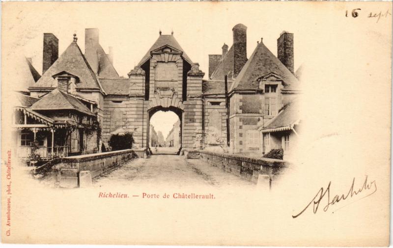 Carte postale ancienne Richelieur Porte de Chatellerault à Richelieu