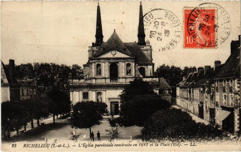 Carte postale ancienne Richelieur eglise à Richelieu