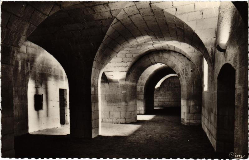 Carte postale ancienne La Guerche sur la Creuse Grenier affecte du chateau à La Guerche