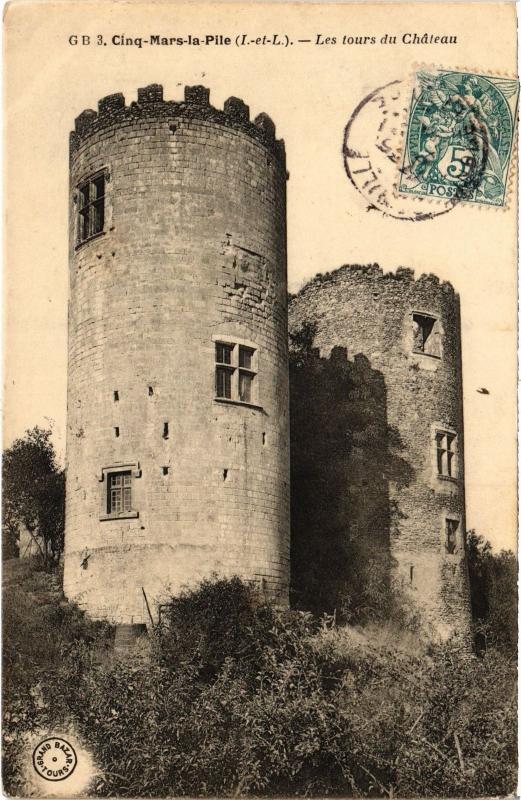 Carte postale ancienne Cinq Mars la Pile les tours du chateau à Cinq-Mars-la-Pile