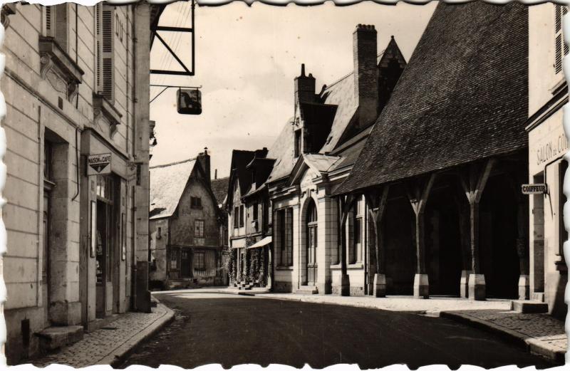 Carte postale ancienne Luynes les Halles à Luynes