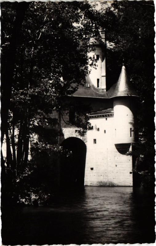 Carte postale ancienne Chisseaux Moulin fort sur le Cher à Chisseaux