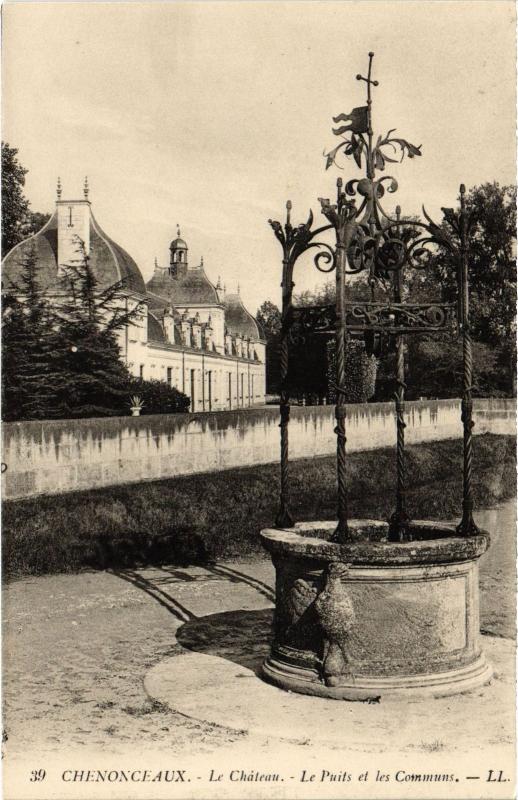 Carte postale ancienne Chenonceaux le chateau Puits et les communs à Chenonceaux