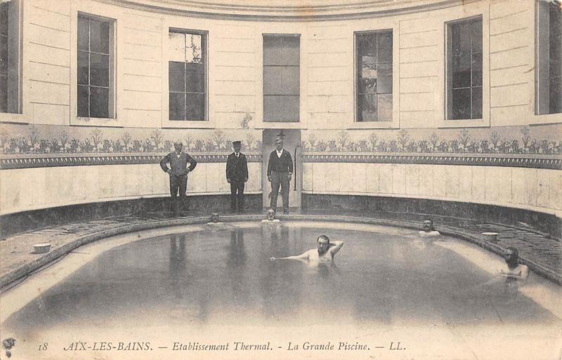 Carte postale ancienne Aix Les Bains - Etablissement Thermal - La Grande Piscine à Aix-les-Bains