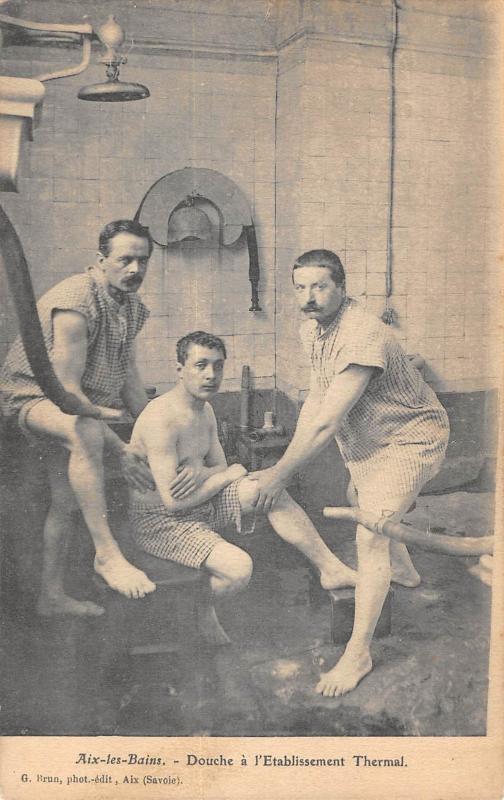 Carte postale ancienne Aix Les Bains - Douche A L'Etablissement Thermal à Aix-les-Bains