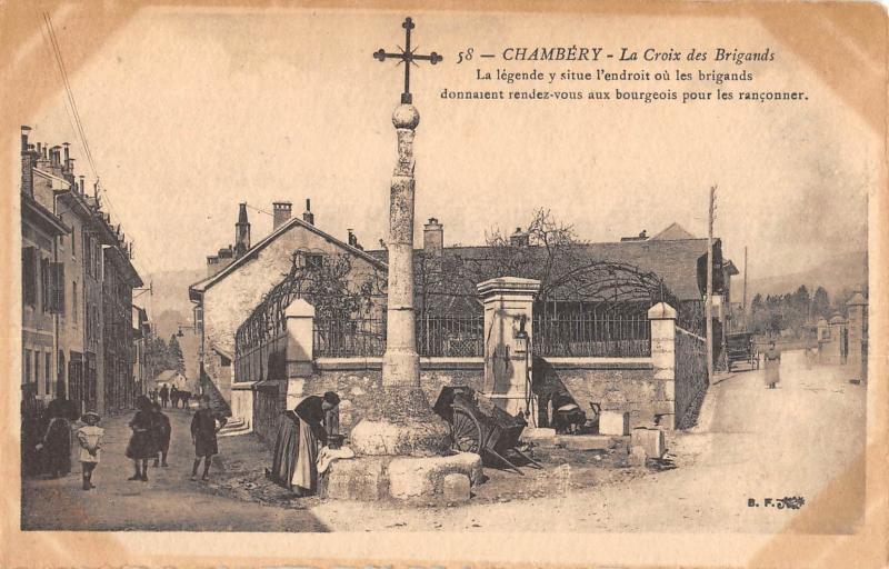 Carte postale ancienne Chambery - La Croix Des Brigands à Chambéry