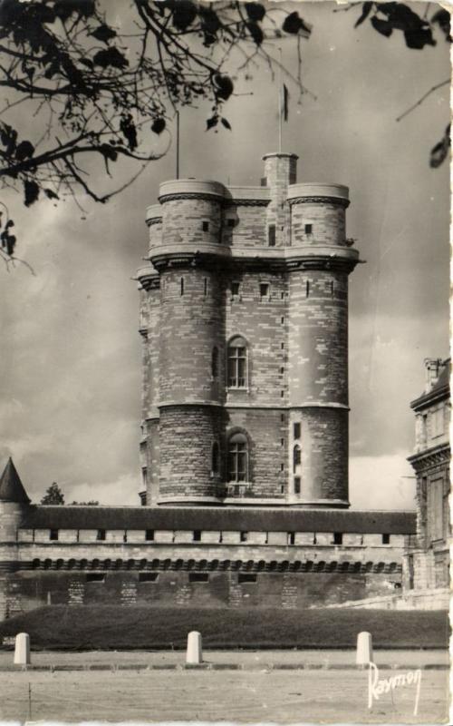Carte postale ancienne Vincennes-Le Donjon à Vincennes