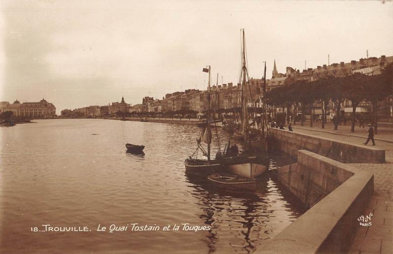 Carte postale ancienne Trouville - Le Quai Tostain Et La Touques à Touques