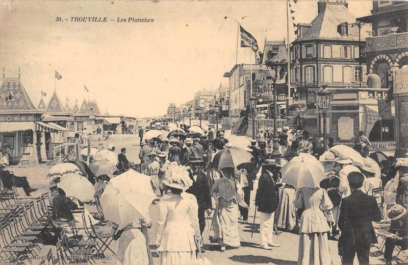 Carte postale ancienne Trouville - Les Planches