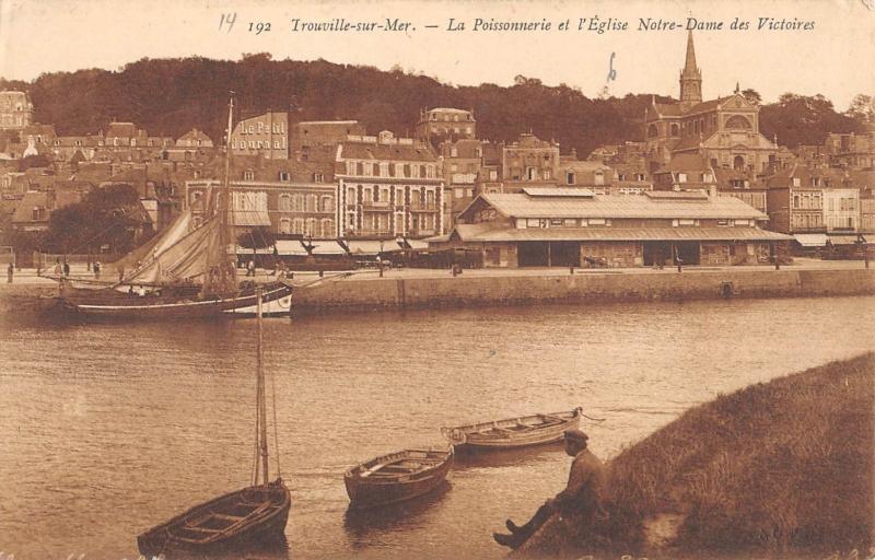 Carte postale ancienne Trouville Sur Mer - La Poissonnerie - Notre Dame Des Victoires à Trouville-sur-Mer