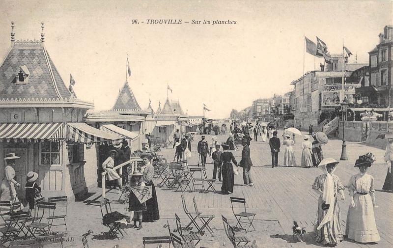 Carte postale ancienne Trouville - Sur Les Planches