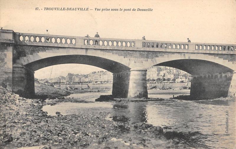 Carte postale ancienne Trouville -Deauville - Vue Prise Sous Le Pont De Deauville à Deauville