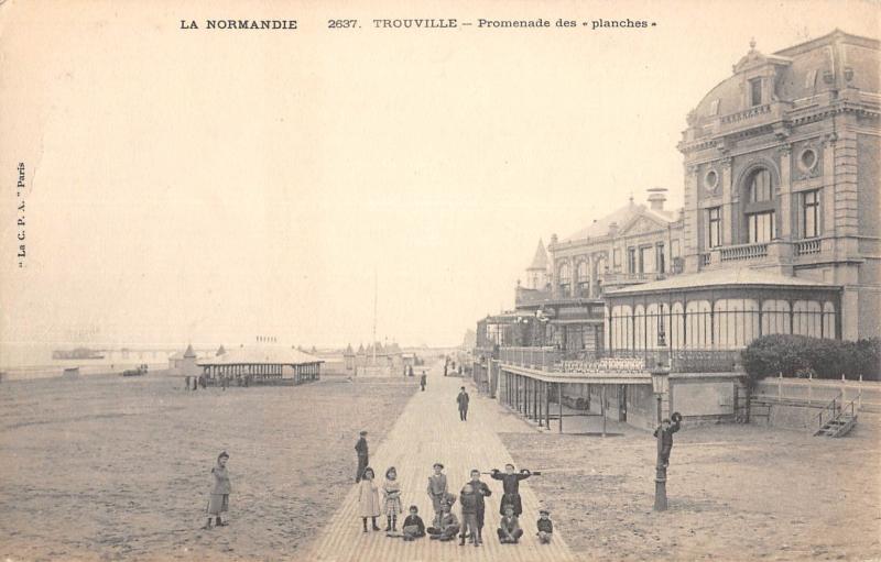 Carte postale ancienne Trouville - Promenade Des Planches
